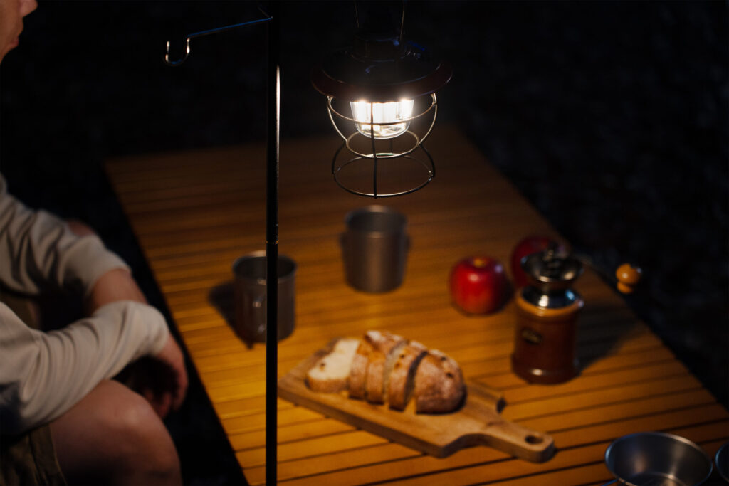 Cercano LEDランタン キャンプ飯を照らす高演色モデル