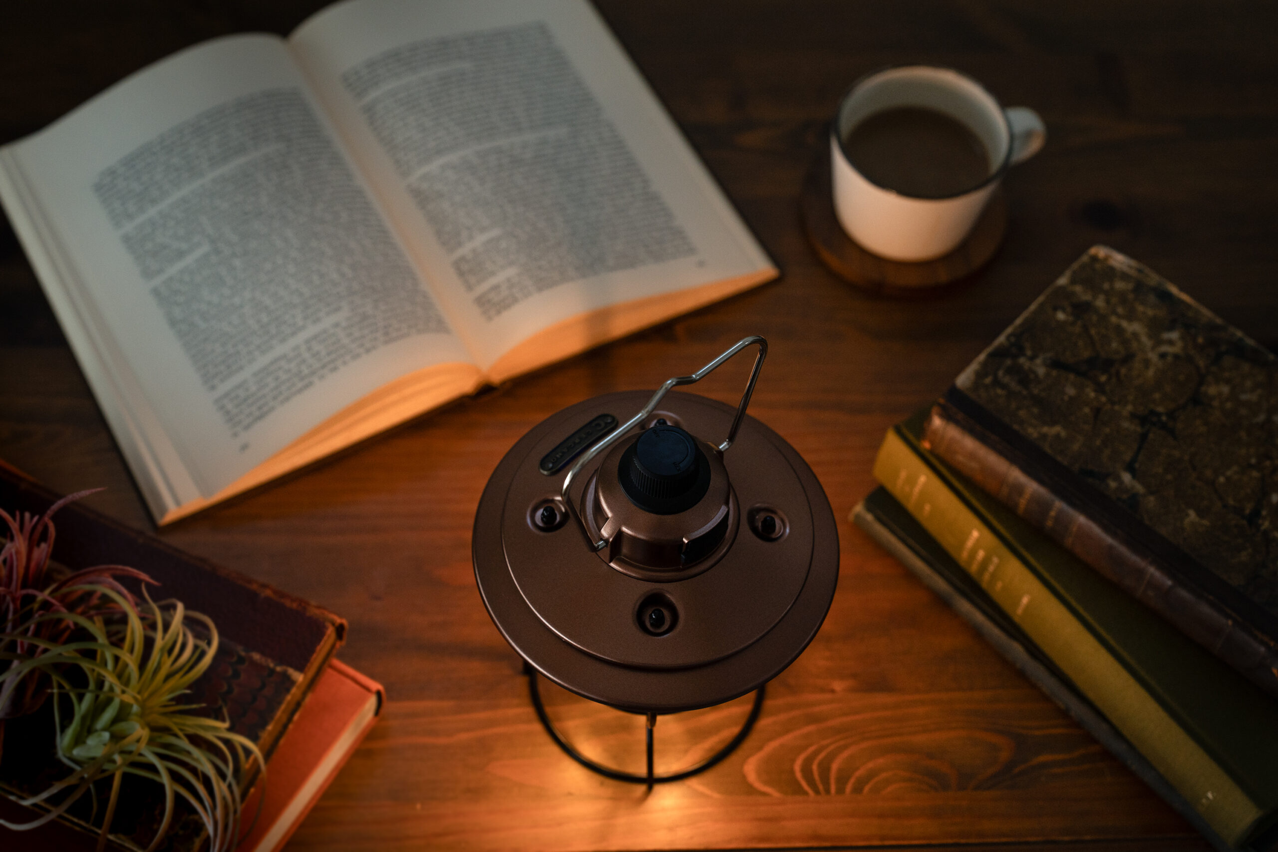 Cercano LEDランタンをリビングに置いてみた|インテリアとしての実力